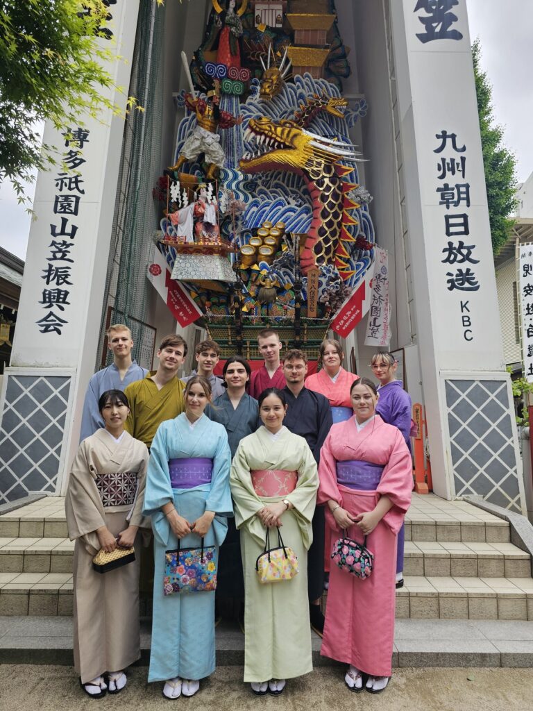 International students in kimono during a Japanese cultural experiences