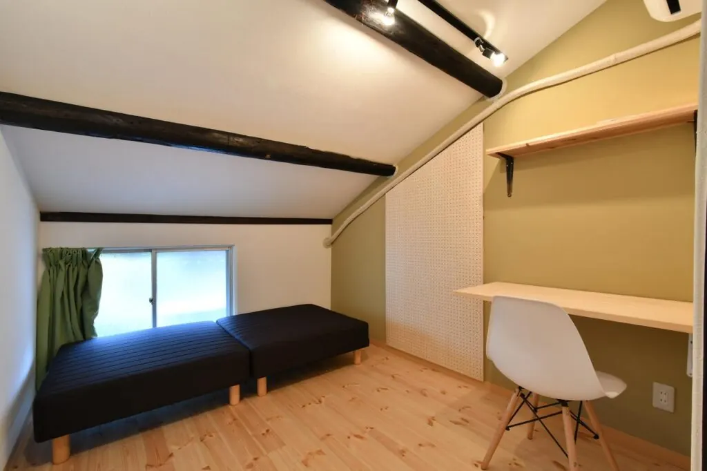 Kyoto Kawaramachi Gojo A bed and desk sample photo